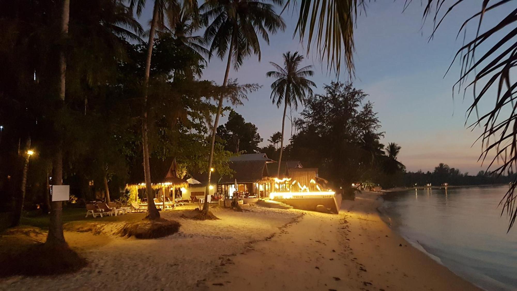 Lipa Lodge Beach Resort Lipa Noi Extérieur photo