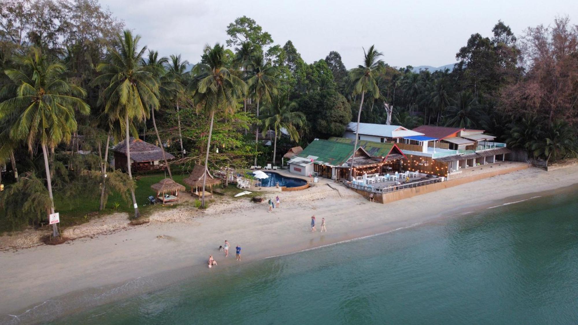 Lipa Lodge Beach Resort Lipa Noi Extérieur photo