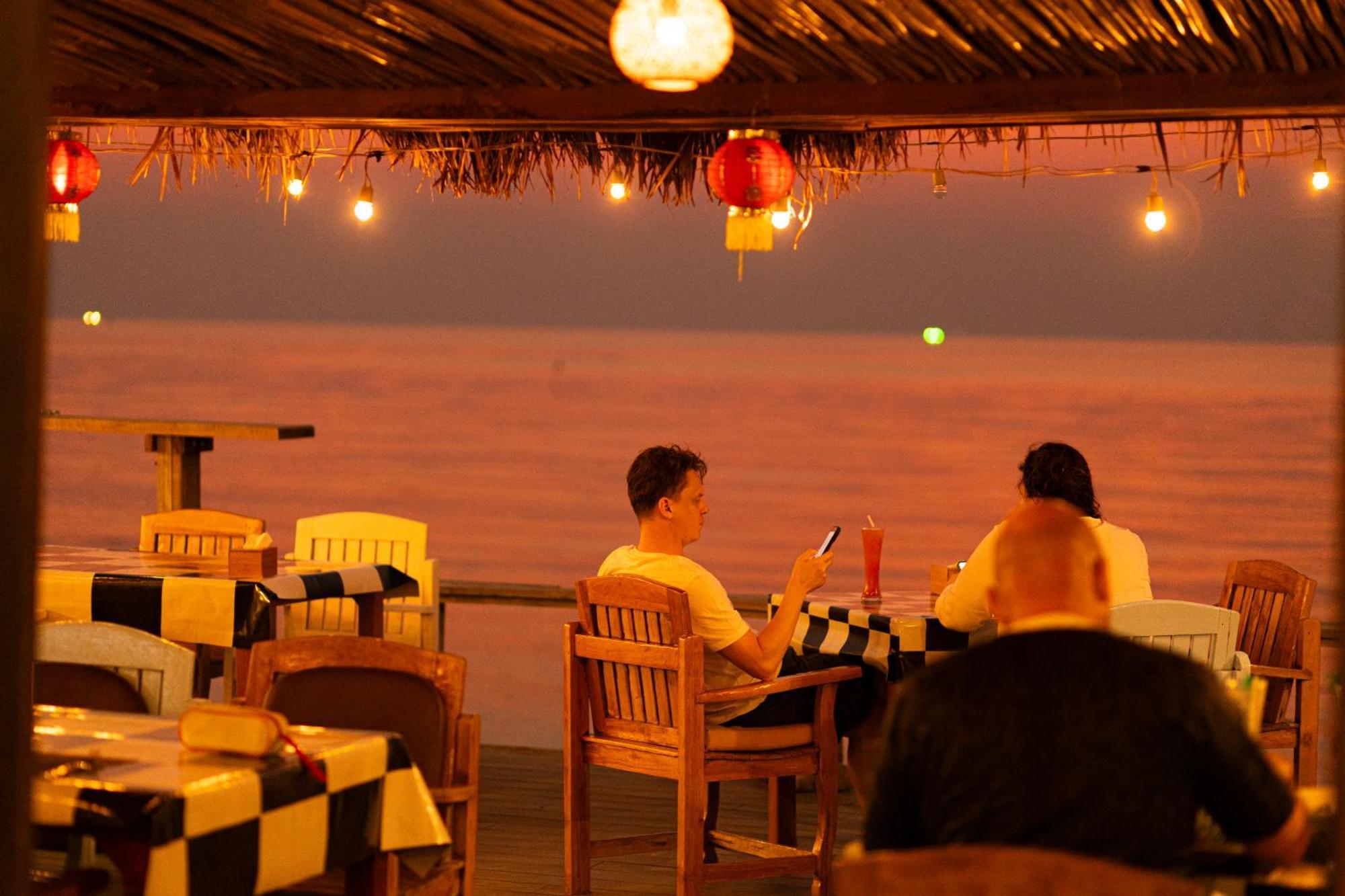Lipa Lodge Beach Resort Lipa Noi Extérieur photo