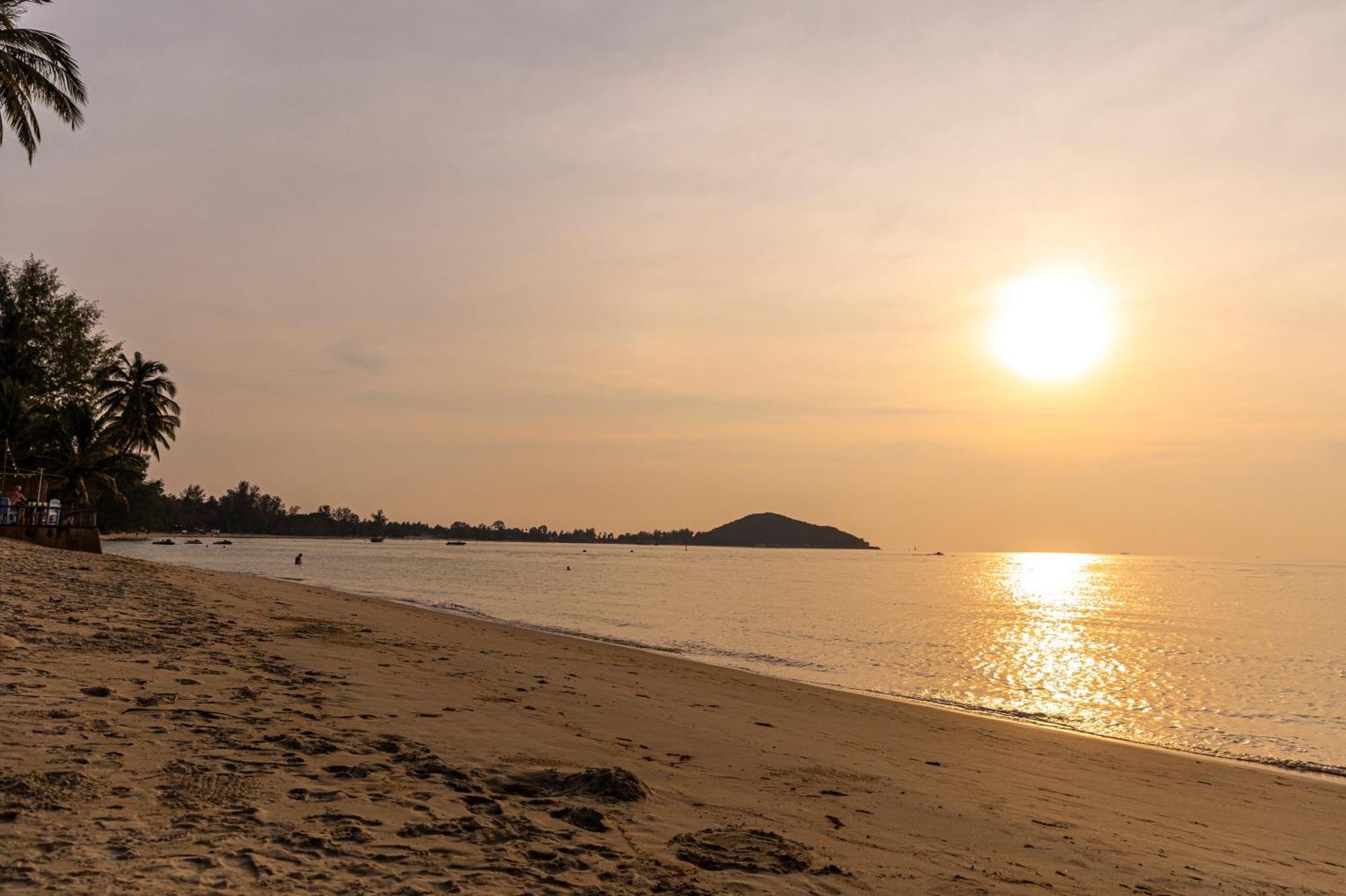 Lipa Lodge Beach Resort Lipa Noi Extérieur photo