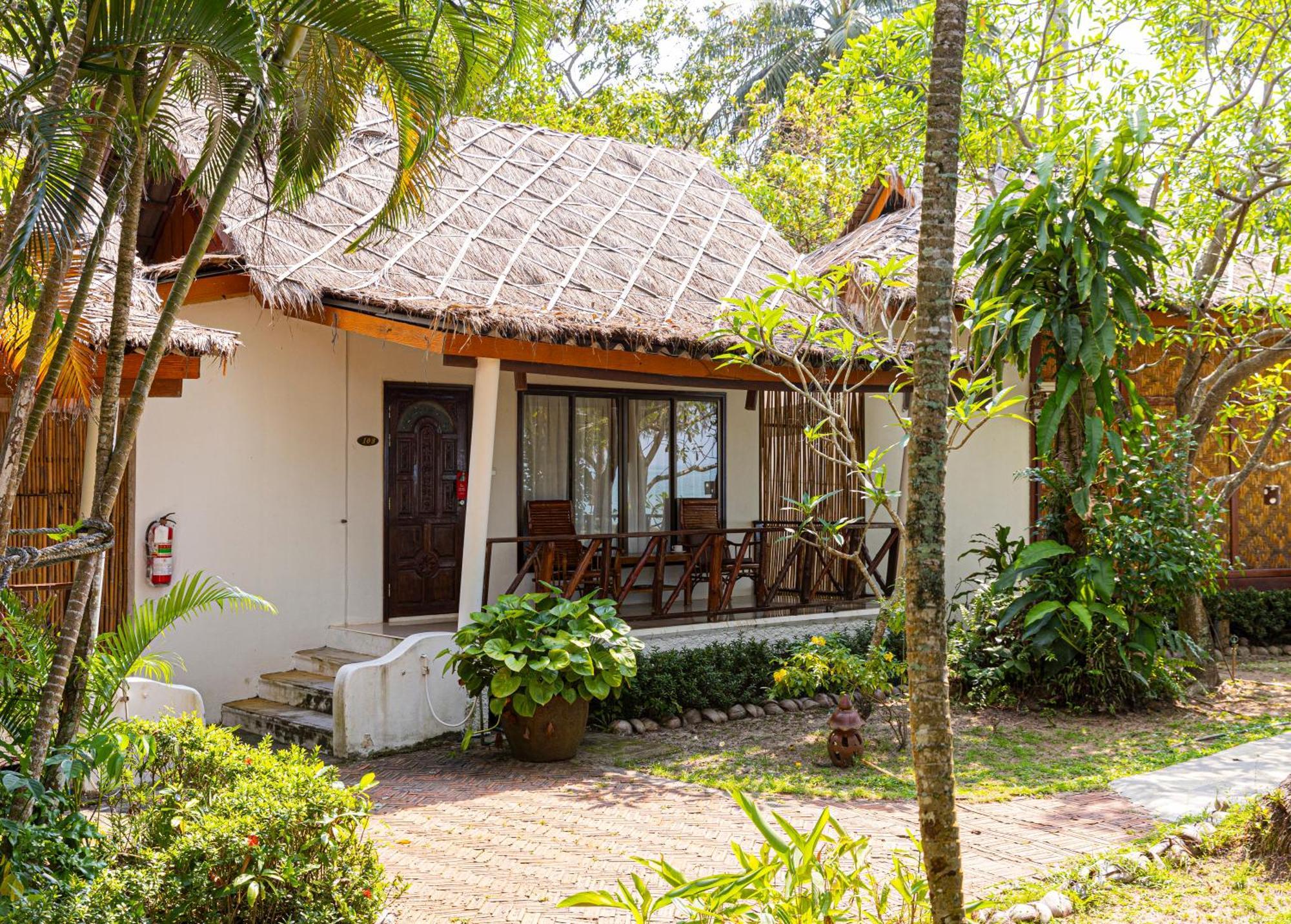 Lipa Lodge Beach Resort Lipa Noi Extérieur photo