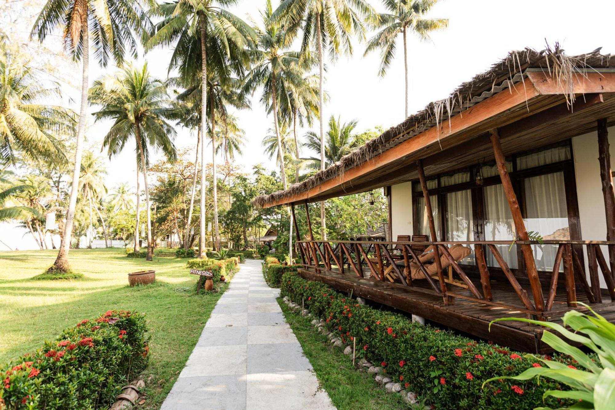 Lipa Lodge Beach Resort Lipa Noi Extérieur photo