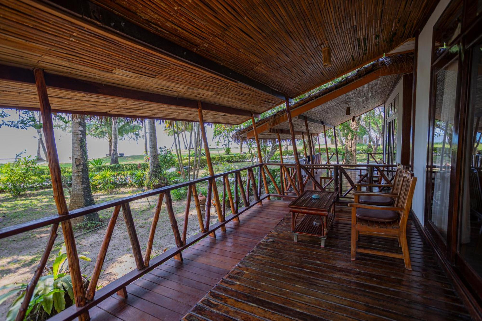 Lipa Lodge Beach Resort Lipa Noi Extérieur photo