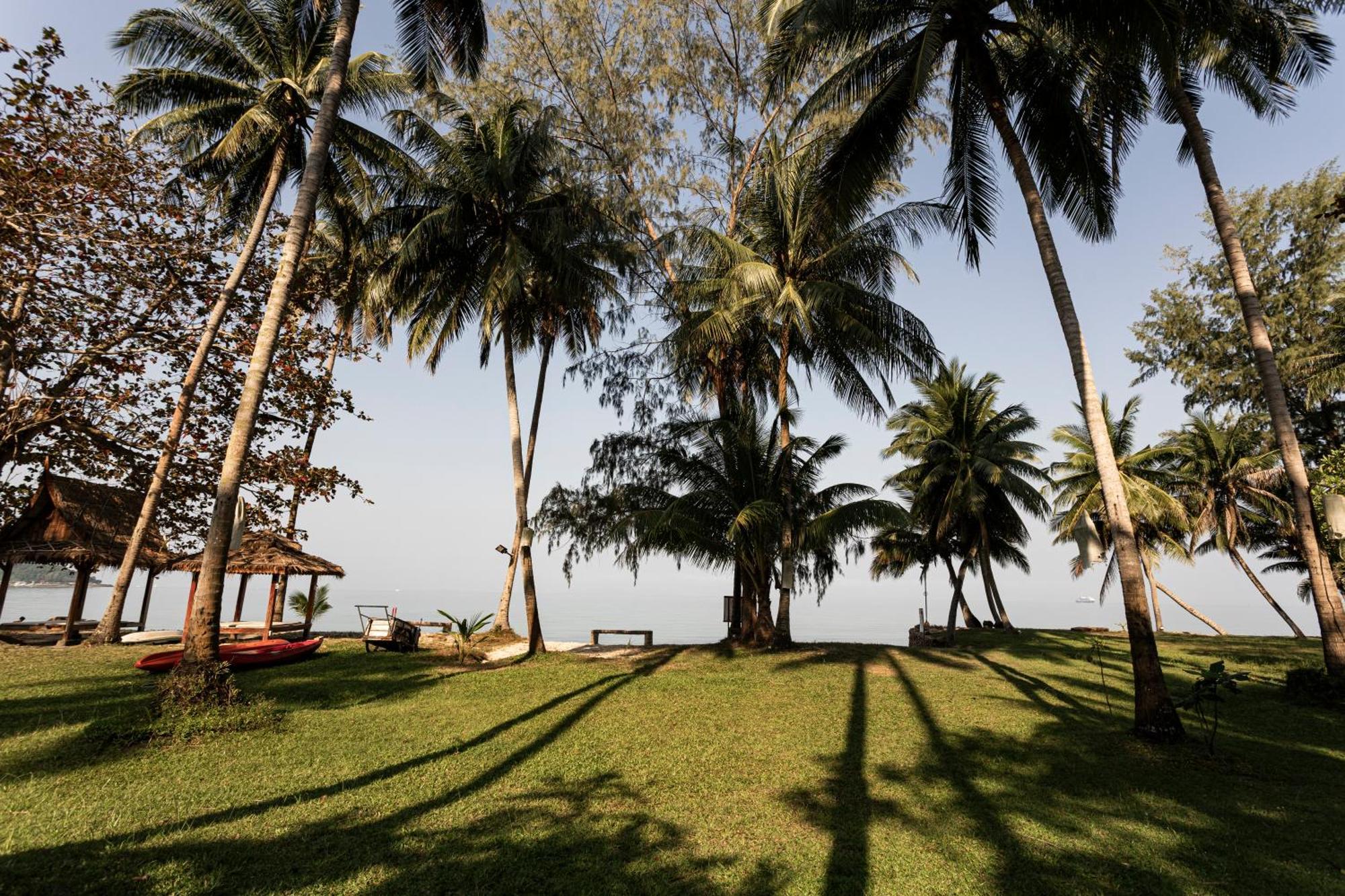 Lipa Lodge Beach Resort Lipa Noi Extérieur photo