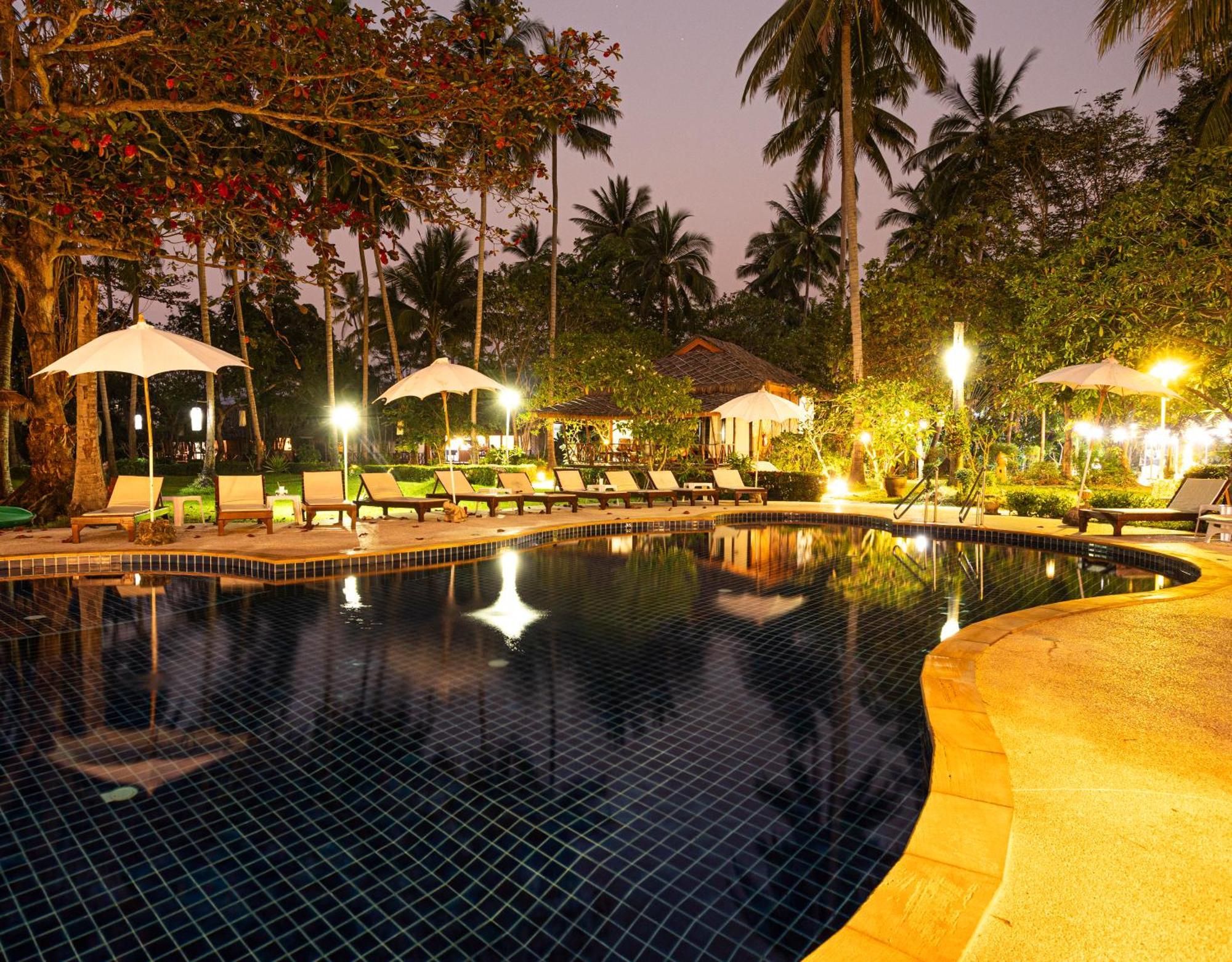Lipa Lodge Beach Resort Lipa Noi Extérieur photo