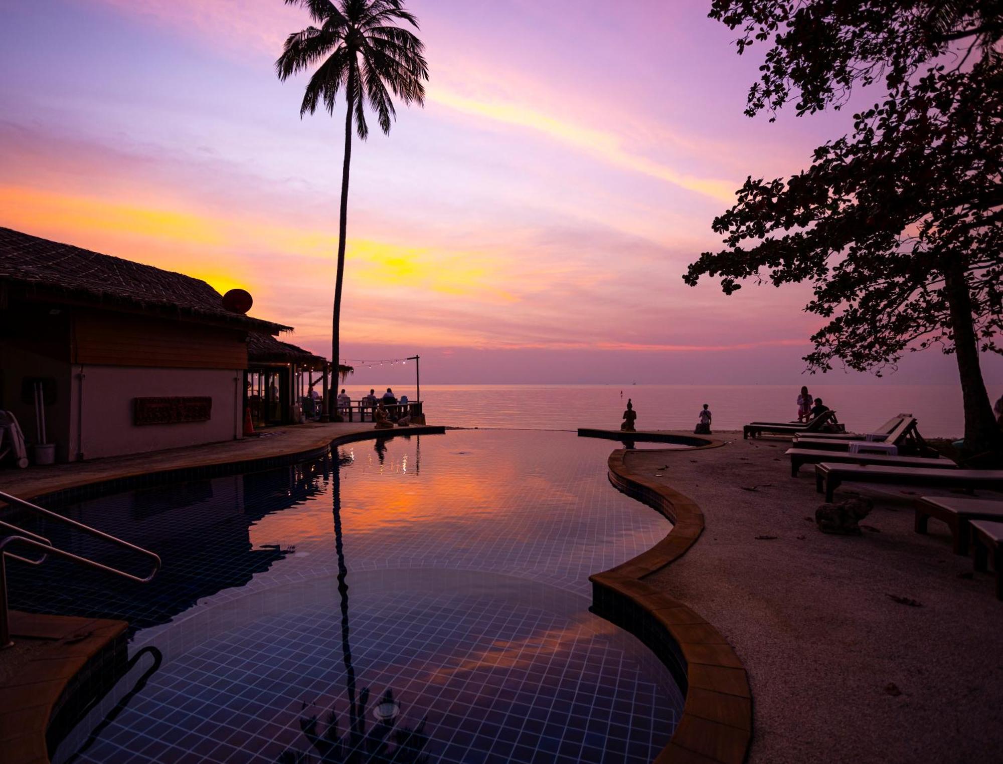 Lipa Lodge Beach Resort Lipa Noi Extérieur photo