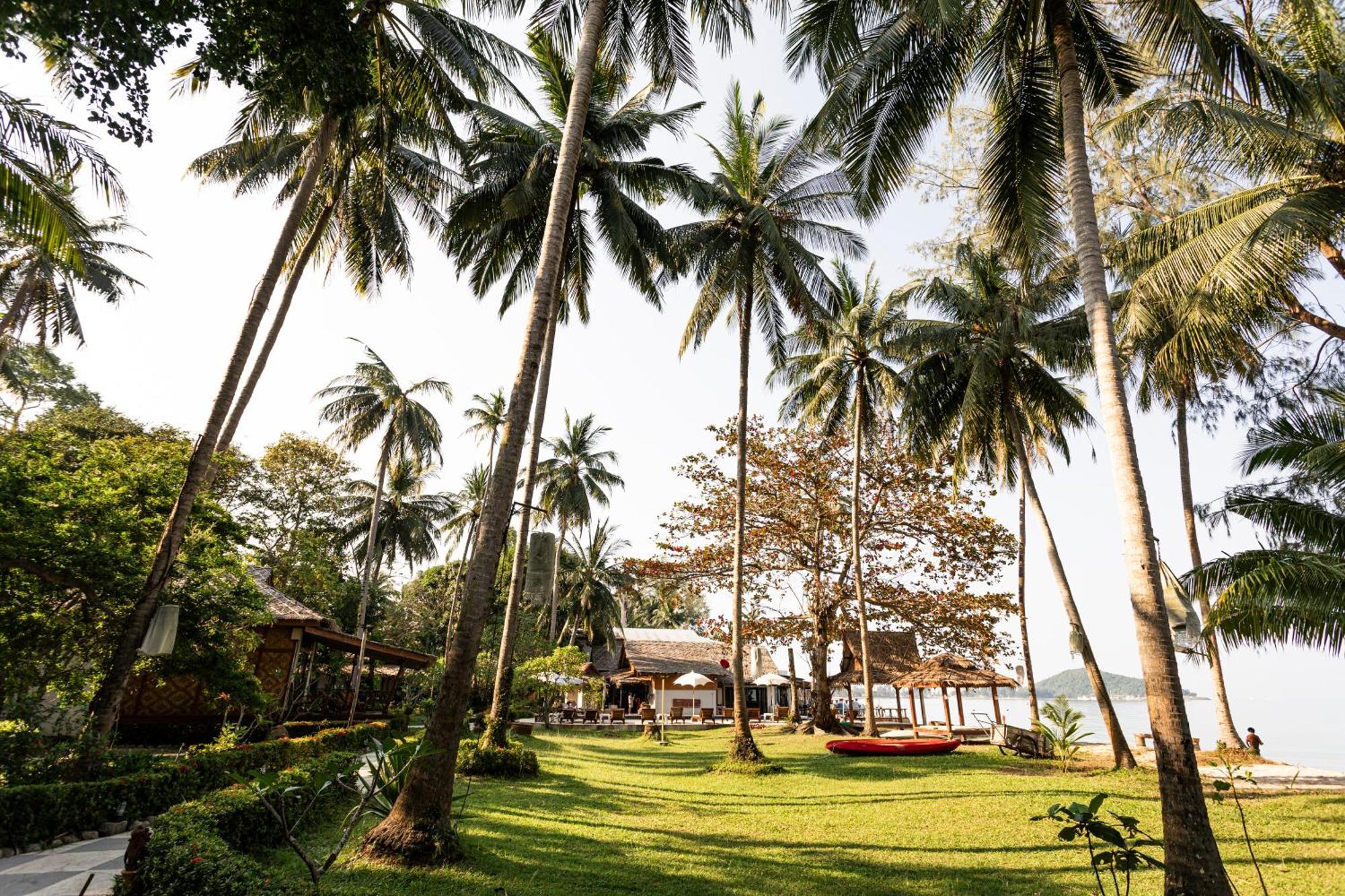 Lipa Lodge Beach Resort Lipa Noi Extérieur photo